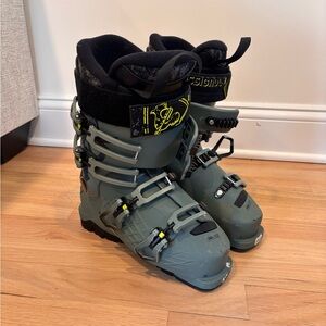 Rossignol Alltrack Jr 80 ski boots with "Hike Mode 2.0" system Size 23.5, 275mm